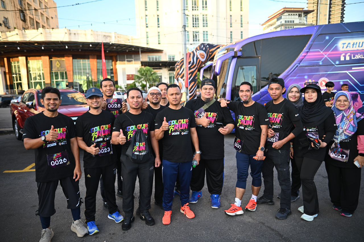 Peserta Daly'a Colour Run 2025 di kawasan acara